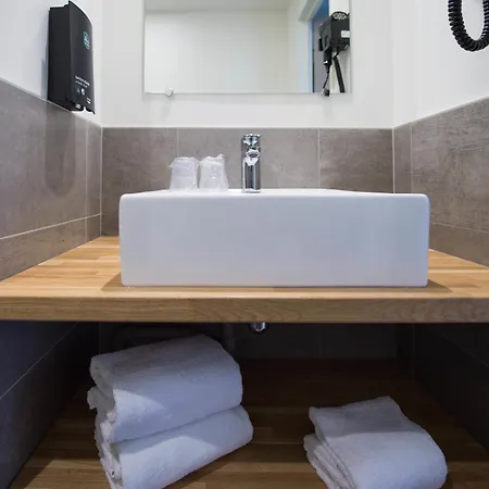 Hotel Greet Bordeaux Arena 3*